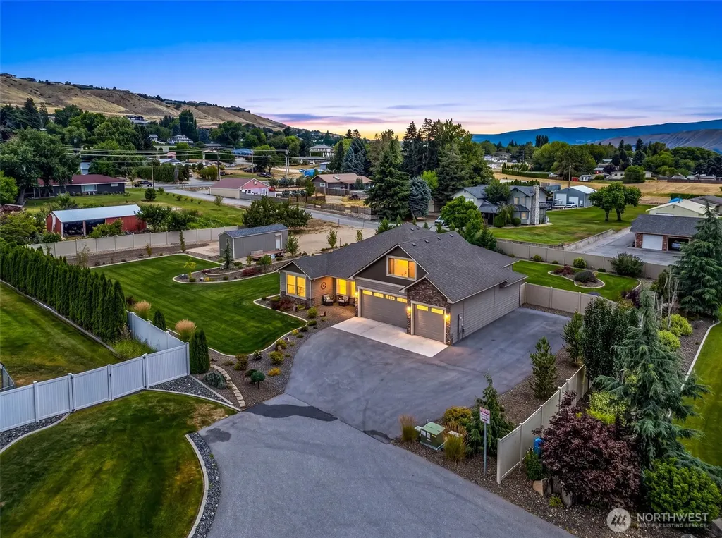 2777 NW Arlenes Court East Wenatchee WA 98802