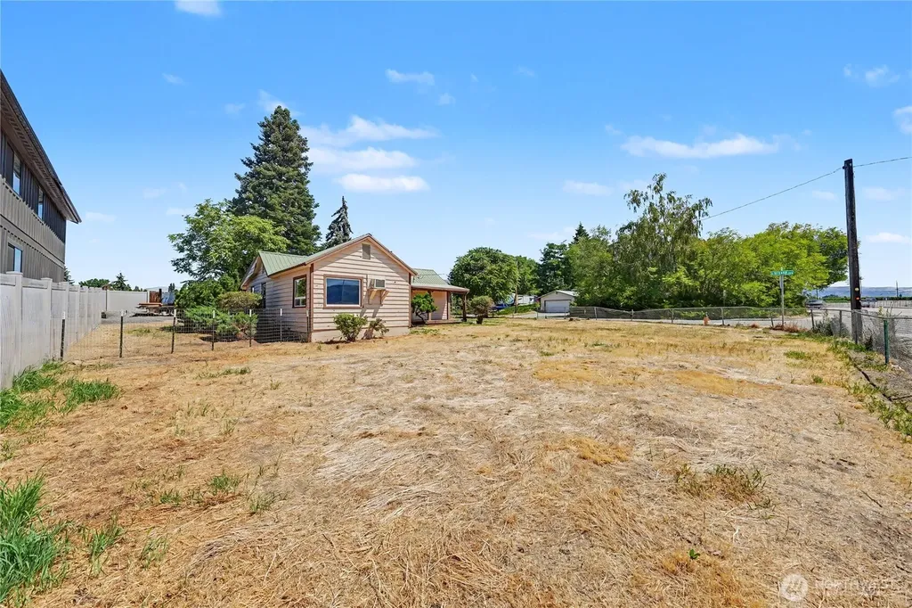 68 N Nevada Avenue East Wenatchee WA 98802