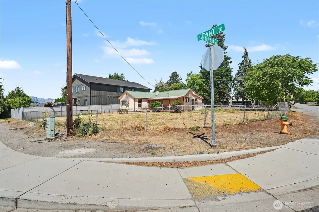 68 N Nevada Avenue East Wenatchee WA 98802