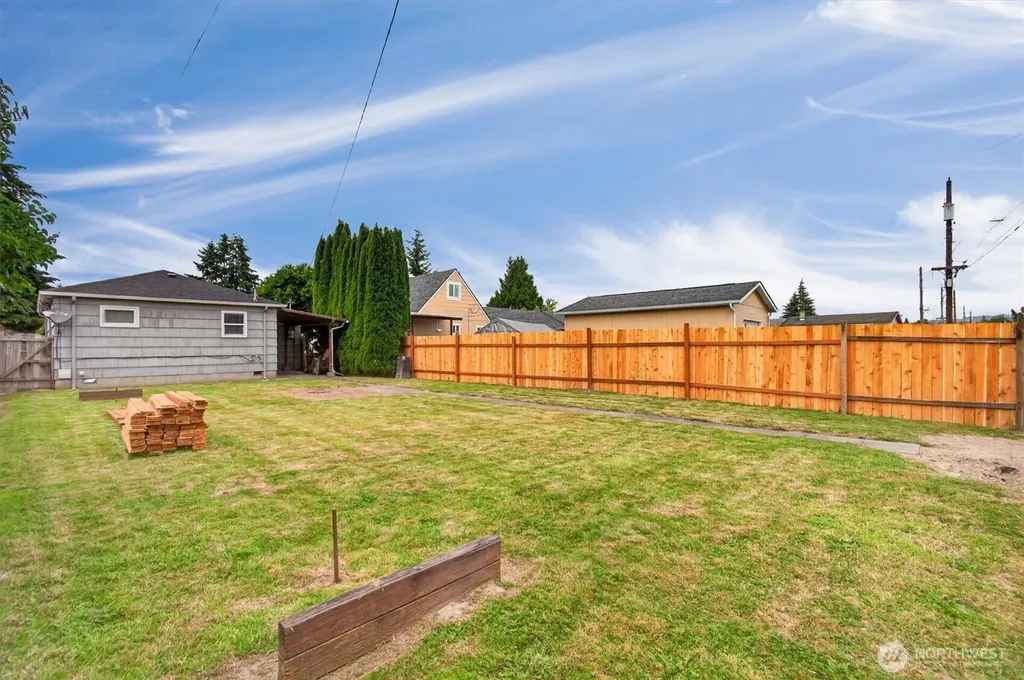 306 Douglas Street Longview WA 98632