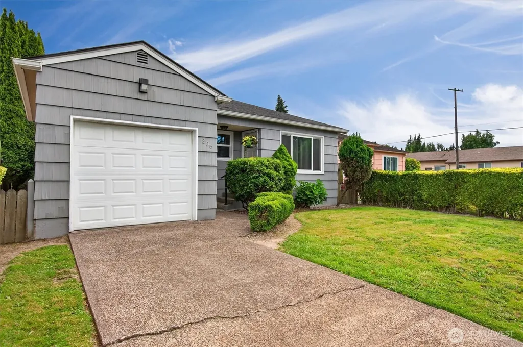 306 Douglas Street Longview WA 98632