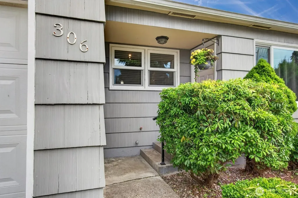 306 Douglas Street Longview WA 98632