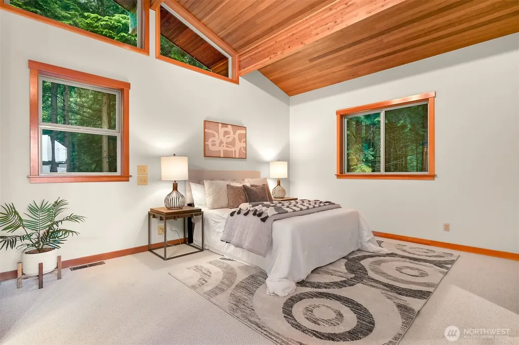 37 N Summit Drive Bellingham WA 98229