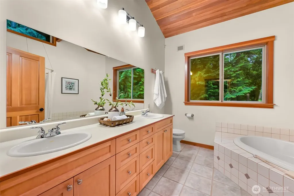 37 N Summit Drive Bellingham WA 98229