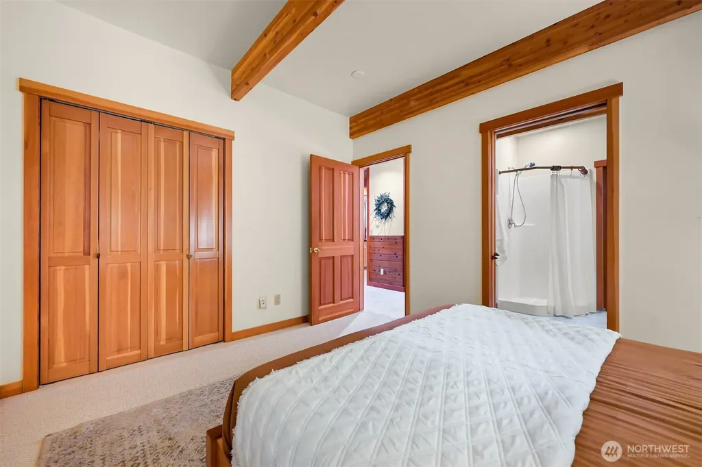 37 N Summit Drive Bellingham WA 98229
