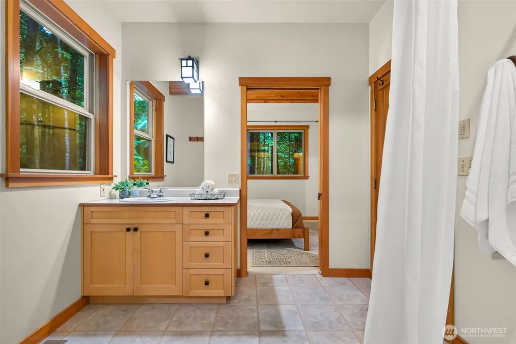 37 N Summit Drive Bellingham WA 98229