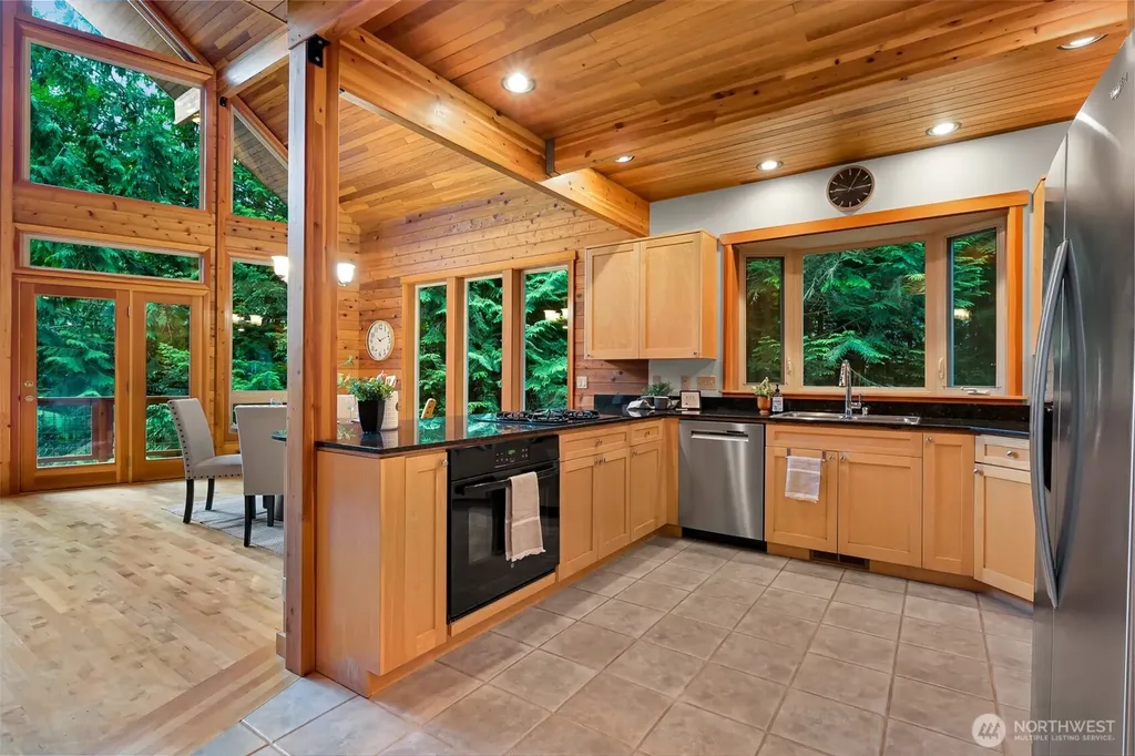37 N Summit Drive Bellingham WA 98229