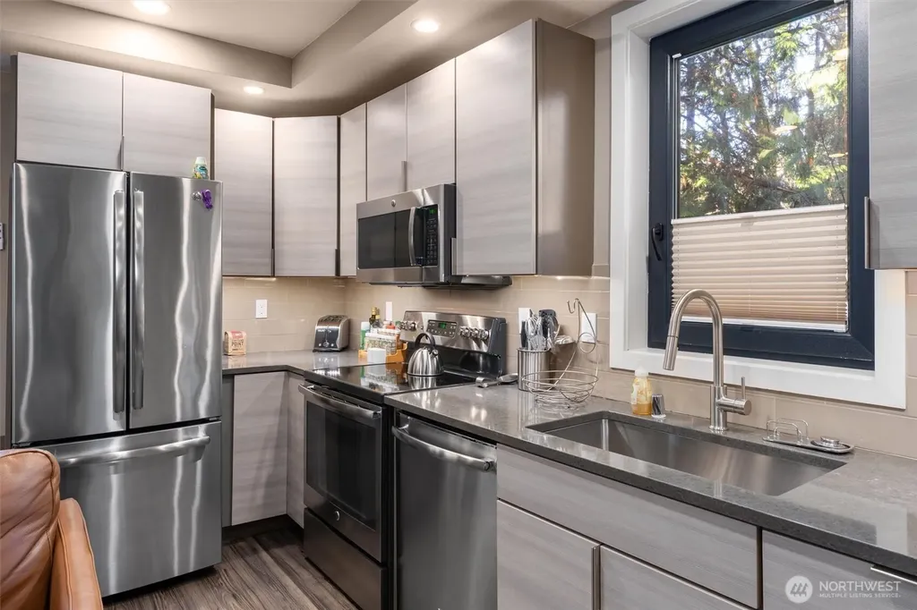7337 151st Avenue NE Redmond WA 98052