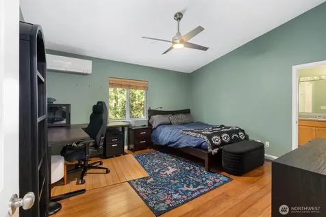 7337 151st Avenue NE Redmond WA 98052