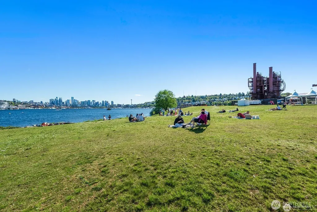 4116 Burke Avenue N Seattle WA 98103