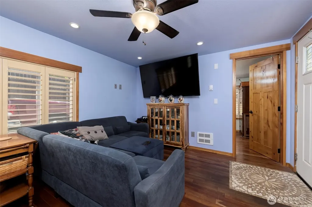 302 E Oak Street Shelton WA 98584