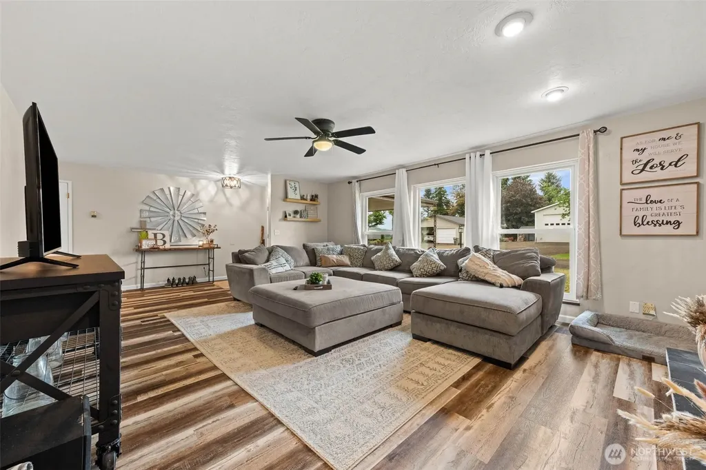 624 W Cedar Avenue Montesano WA 98563