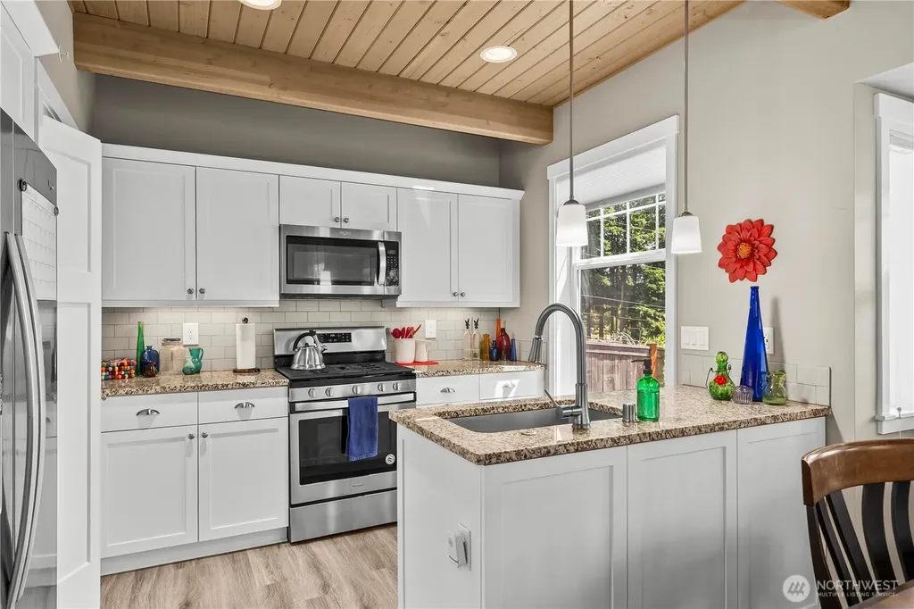 31024 6th Lane SW Federal Way WA 98023