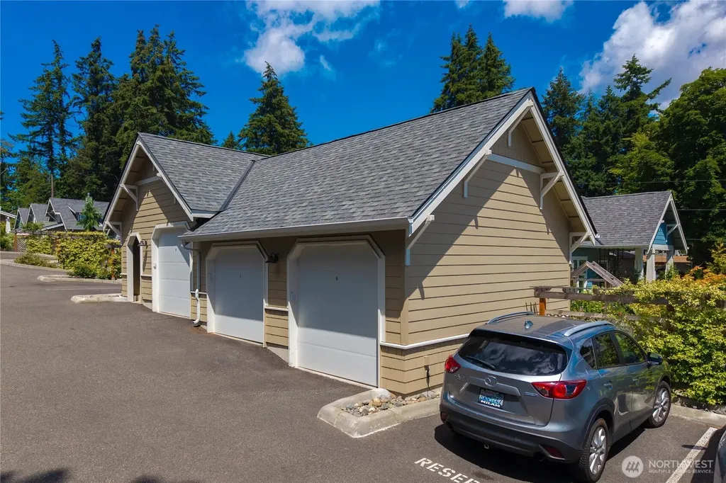 31024 6th Lane SW Federal Way WA 98023