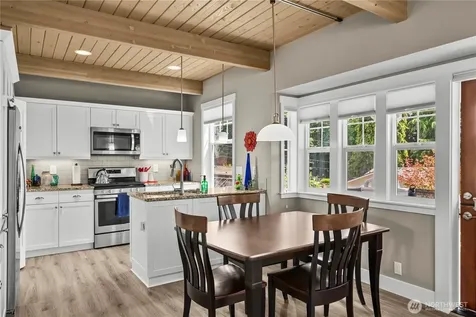 31024 6th Lane SW Federal Way WA 98023