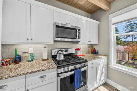 31024 6th Lane SW Federal Way WA 98023