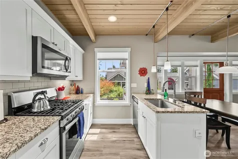 31024 6th Lane SW Federal Way WA 98023