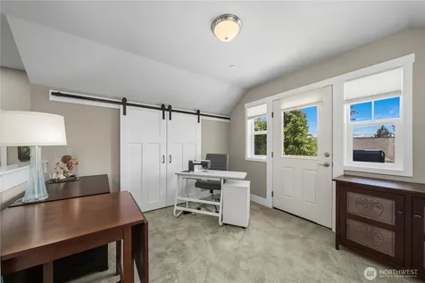31024 6th Lane SW Federal Way WA 98023