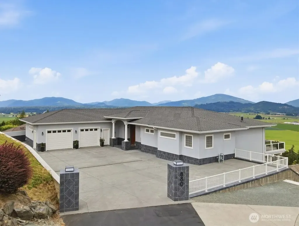 880 Bella Vista Lane Burlington WA 98233