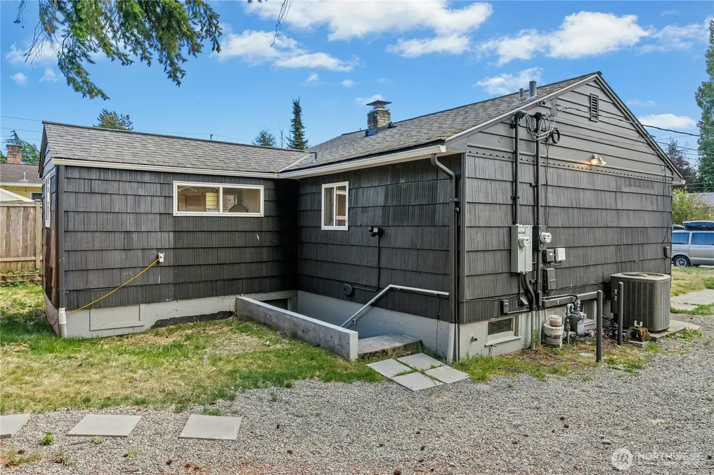 9520 2nd Avenue NW Seattle WA 98117