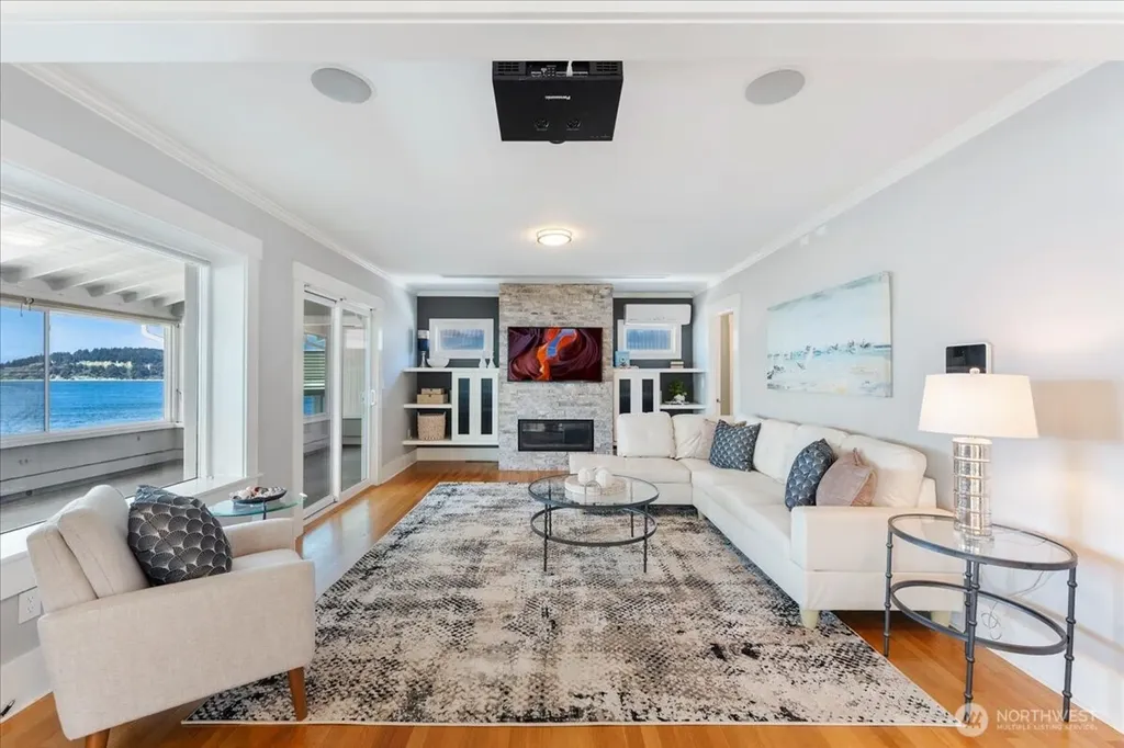 1920 Day Island Boulevard W University Place WA 98466