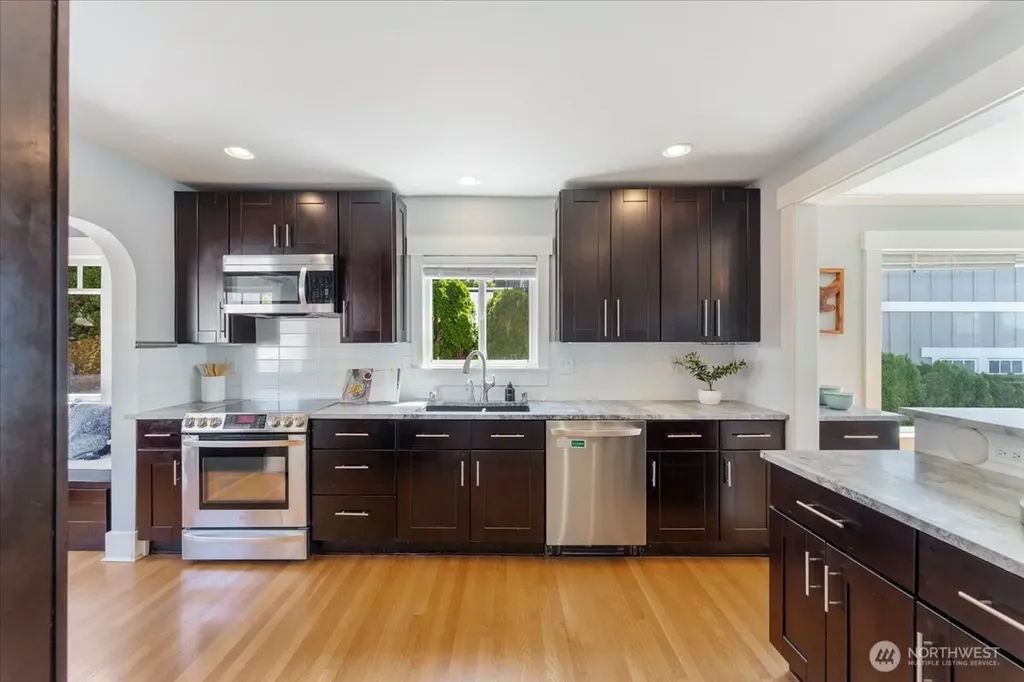 1920 Day Island Boulevard W University Place WA 98466