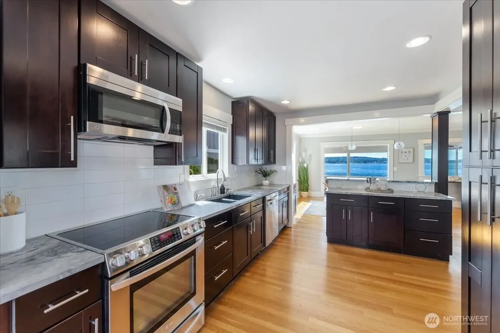 1920 Day Island Boulevard W University Place WA 98466