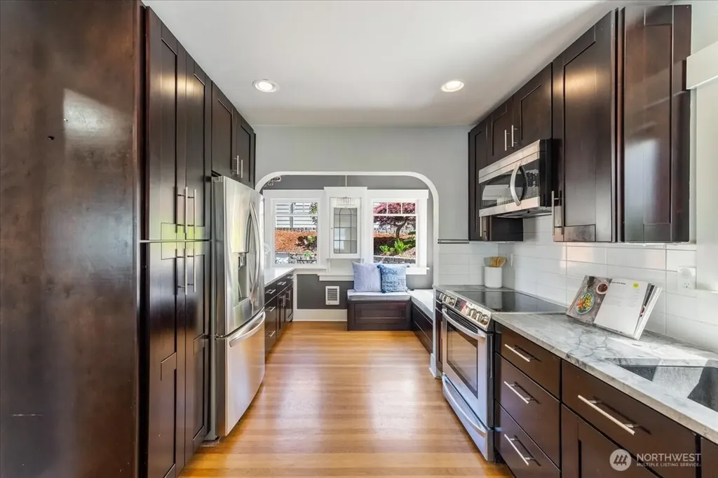 1920 Day Island Boulevard W University Place WA 98466