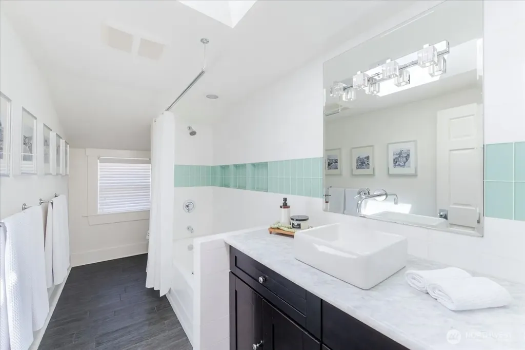 1920 Day Island Boulevard W University Place WA 98466