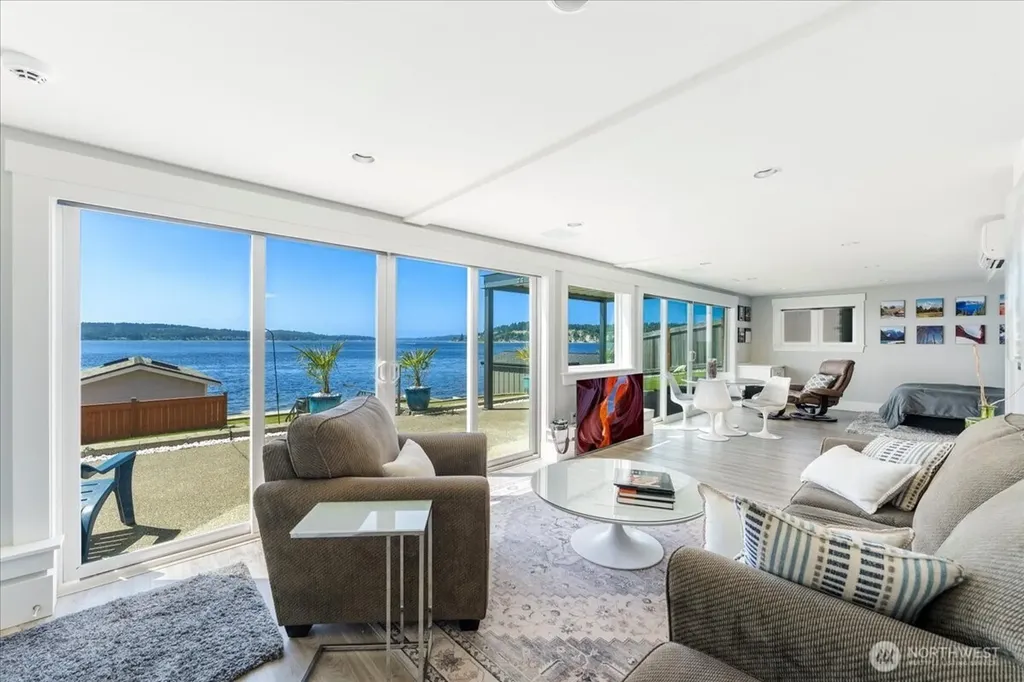 1920 Day Island Boulevard W University Place WA 98466