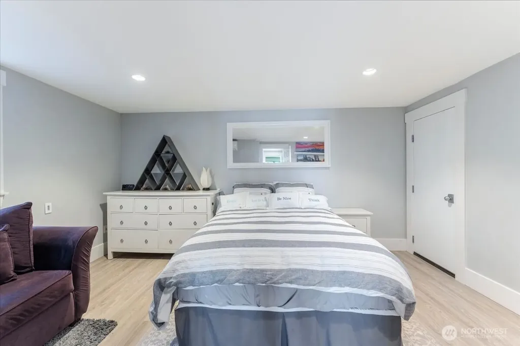 1920 Day Island Boulevard W University Place WA 98466