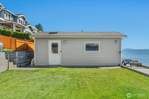 1920 Day Island Boulevard W University Place WA 98466