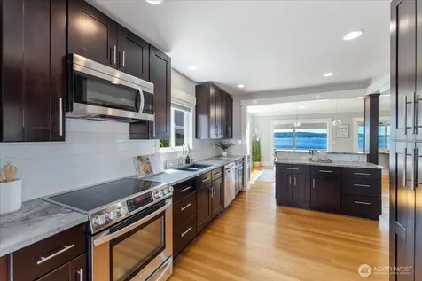 1920 Day Island Boulevard W University Place WA 98466