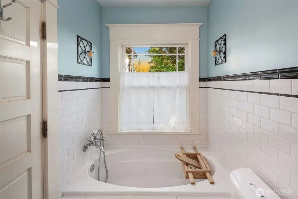 6044 2nd Avenue NW Seattle WA 98107