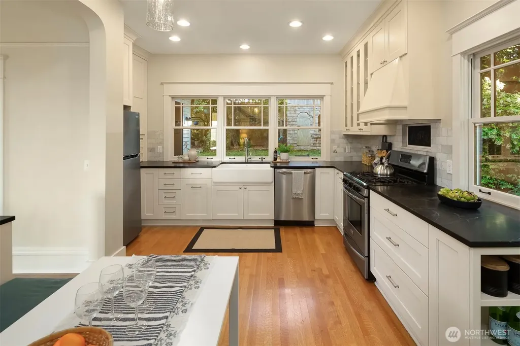6044 2nd Avenue NW Seattle WA 98107