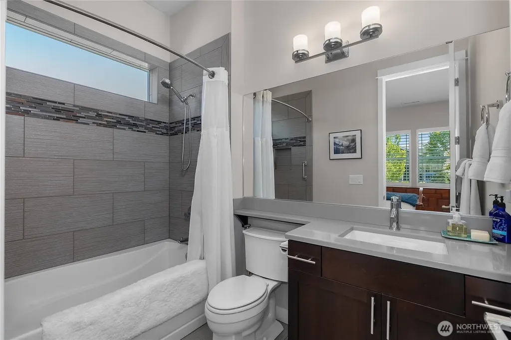8701 Vashon Court NE Lacey WA 98516
