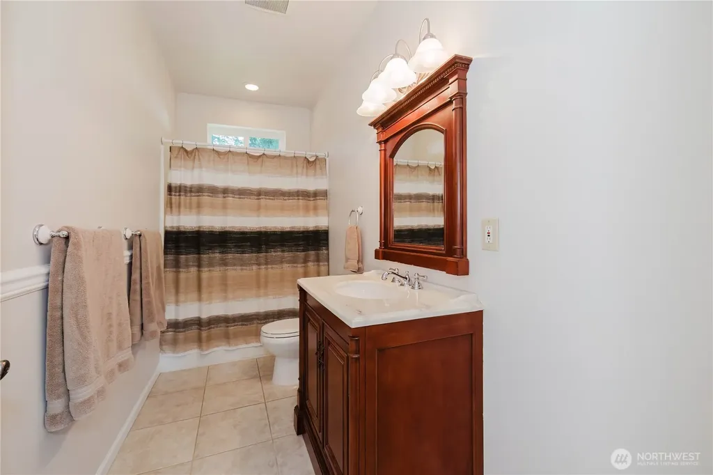 235 NW Bunker Hill Ln W Bremerton WA 98311