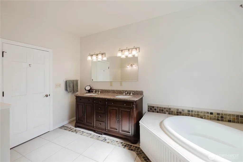 235 NW Bunker Hill Ln W Bremerton WA 98311