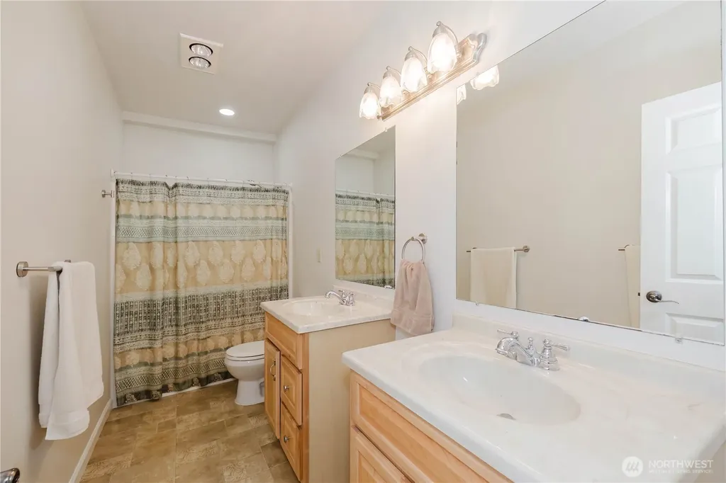 235 NW Bunker Hill Ln W Bremerton WA 98311