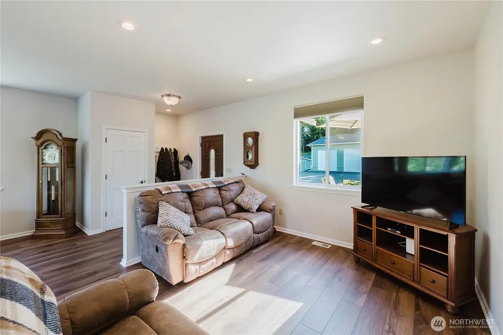 235 NW Bunker Hill Ln W Bremerton WA 98311