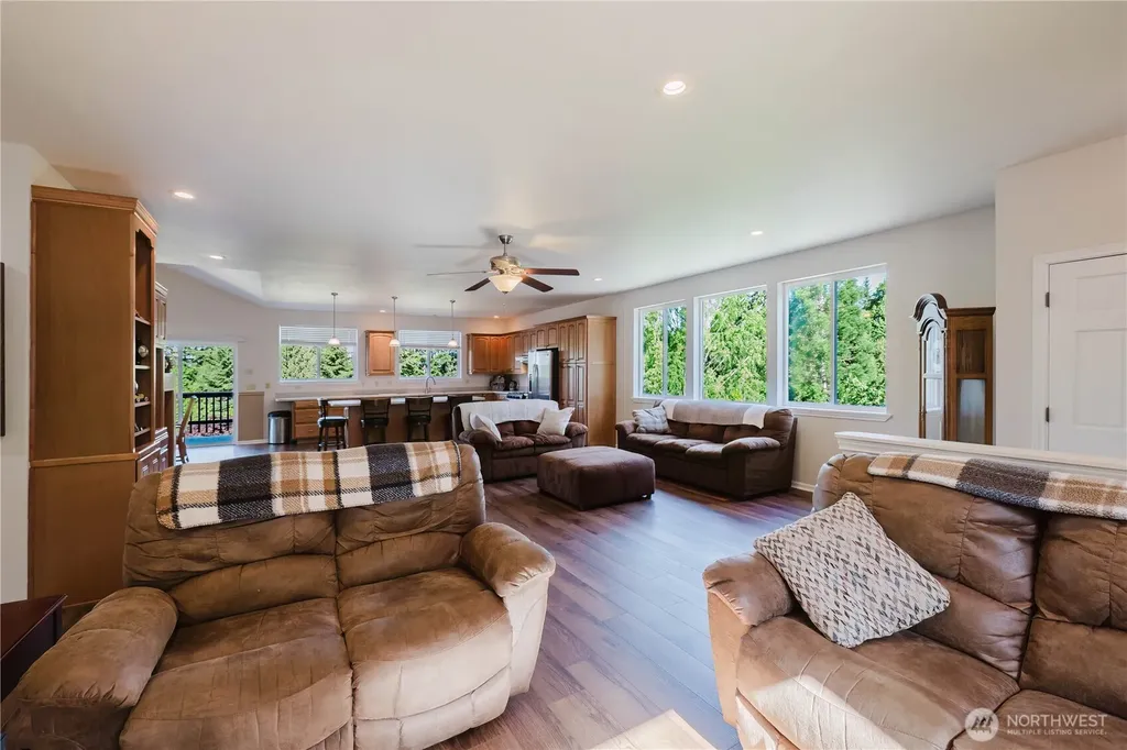 235 NW Bunker Hill Ln W Bremerton WA 98311