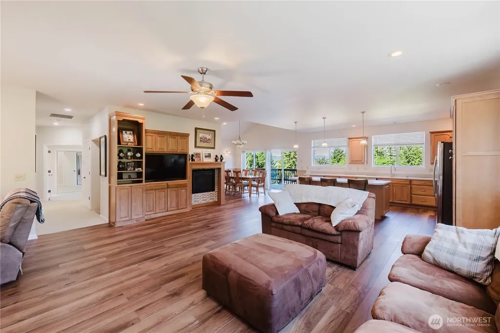 235 NW Bunker Hill Ln W Bremerton WA 98311