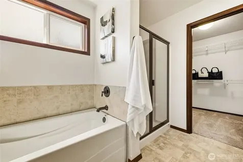 20293 62nd Way NE Kenmore WA 98028