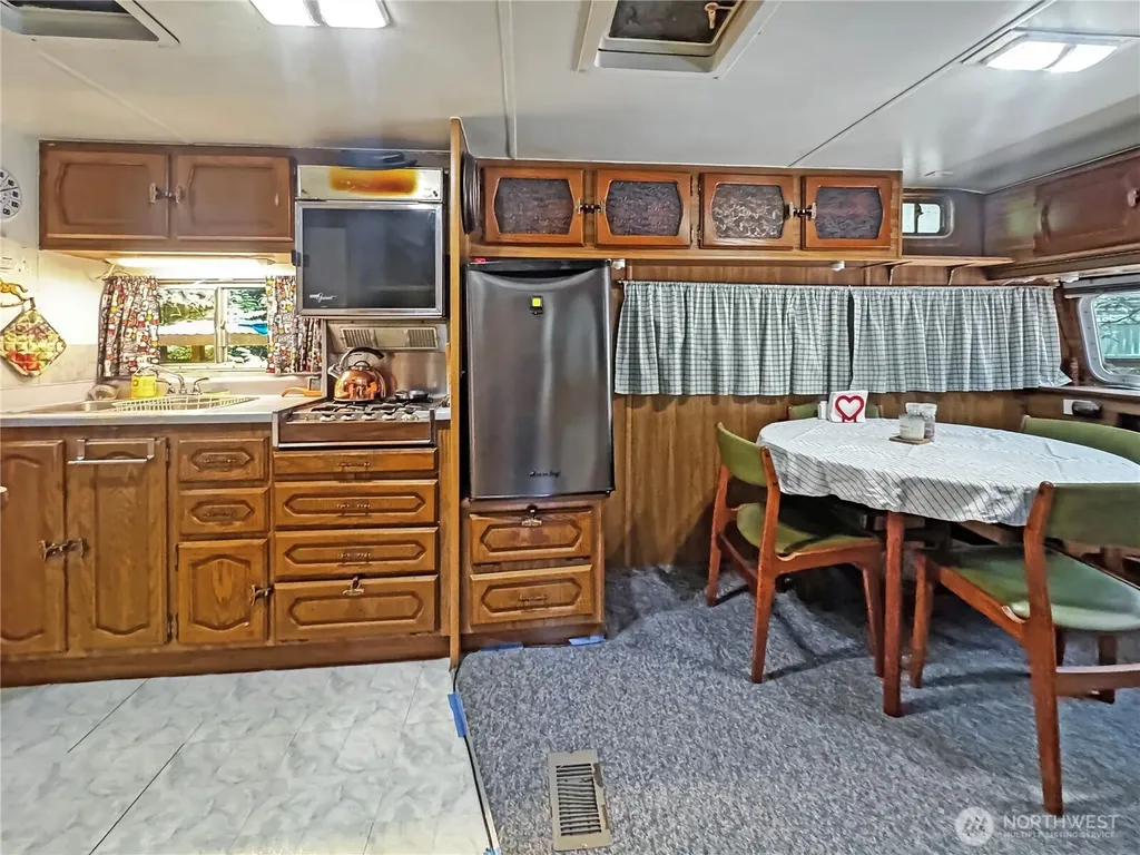 92 Goldrush Road Deming WA 98244
