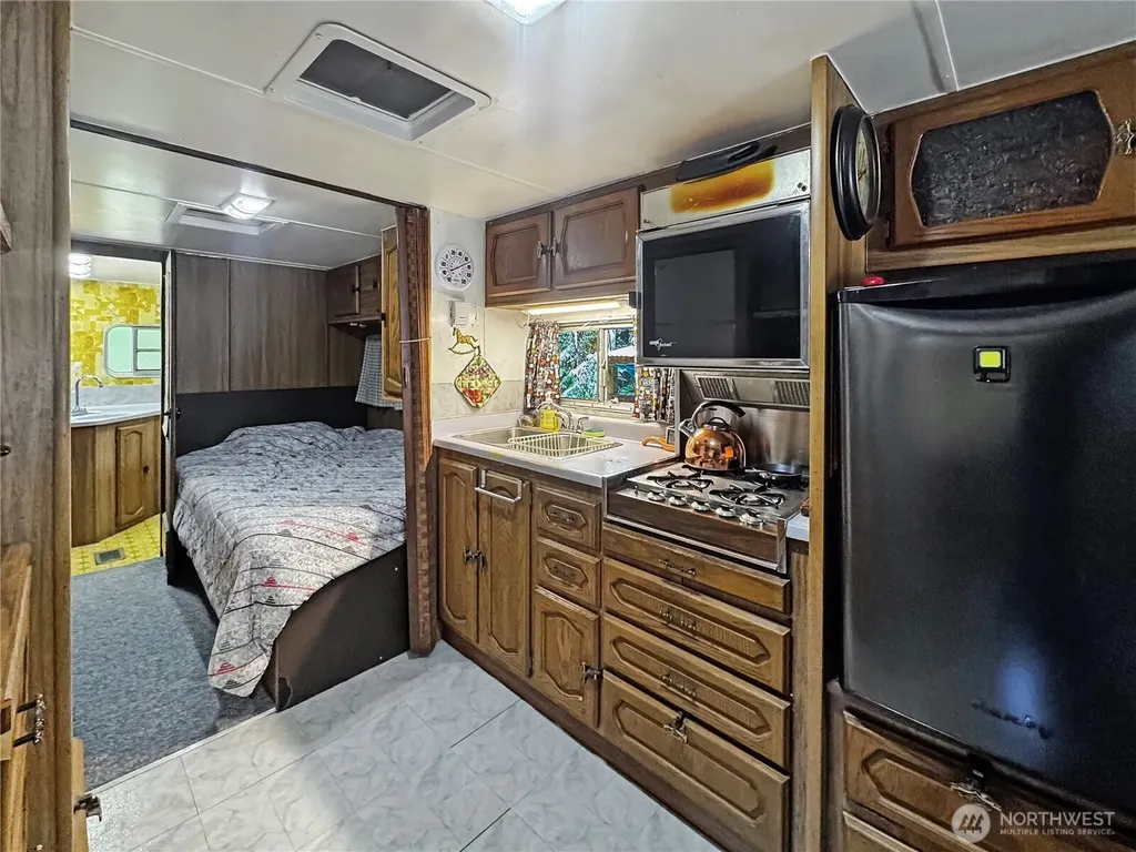92 Goldrush Road Deming WA 98244