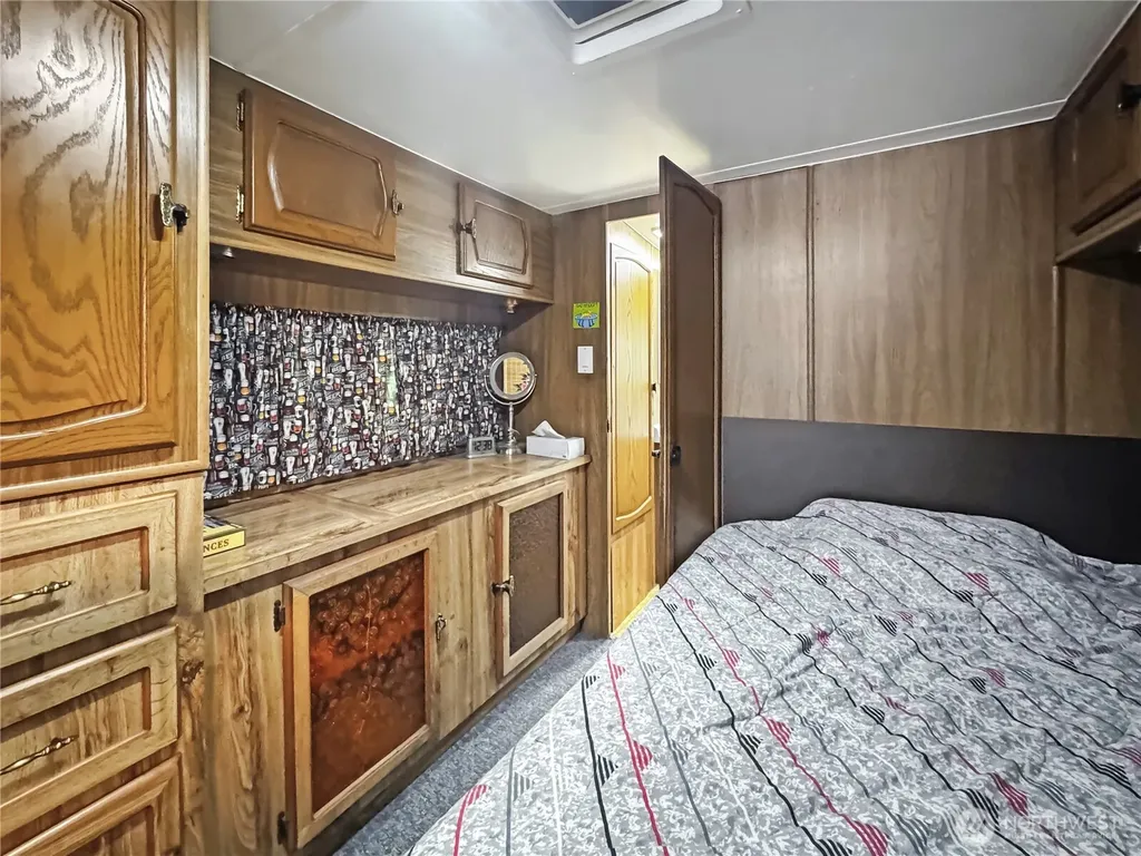 92 Goldrush Road Deming WA 98244