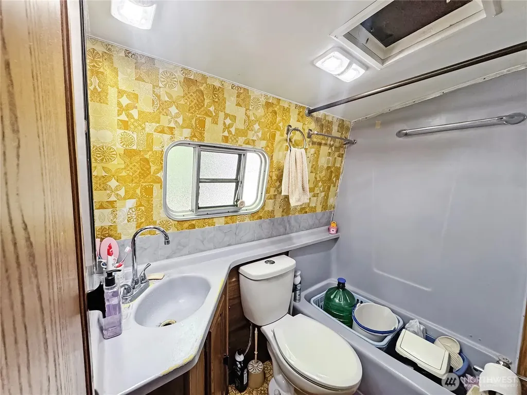 92 Goldrush Road Deming WA 98244