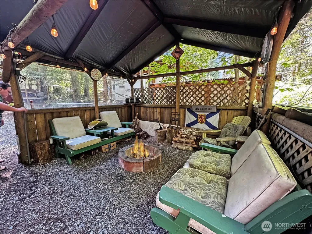 92 Goldrush Road Deming WA 98244
