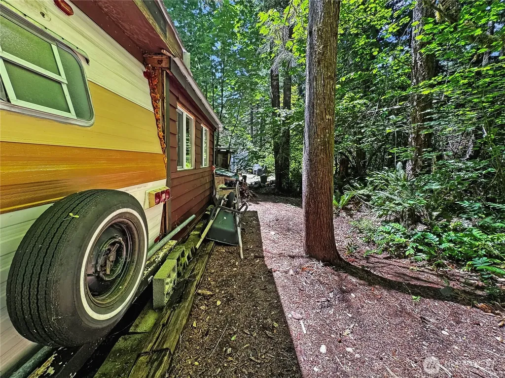 92 Goldrush Road Deming WA 98244
