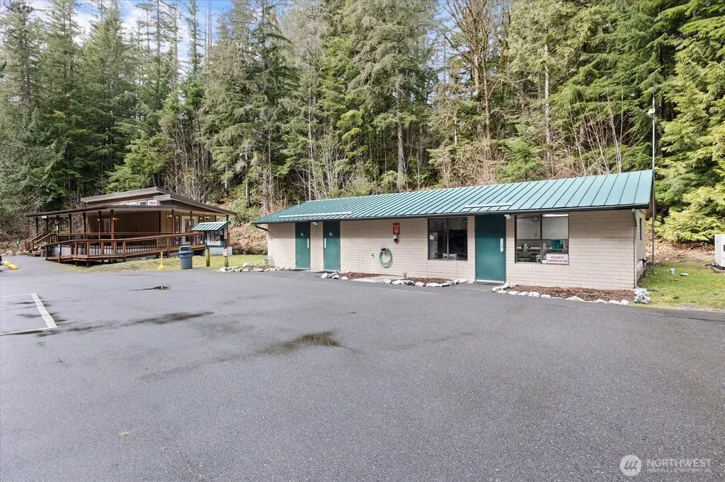 92 Goldrush Road Deming WA 98244
